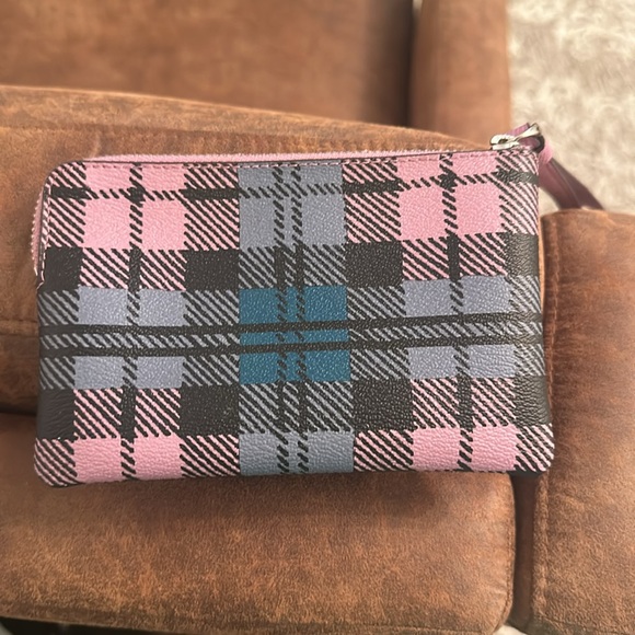 Coach Wristlet In Great Used Condition… - Picture 2 of 3